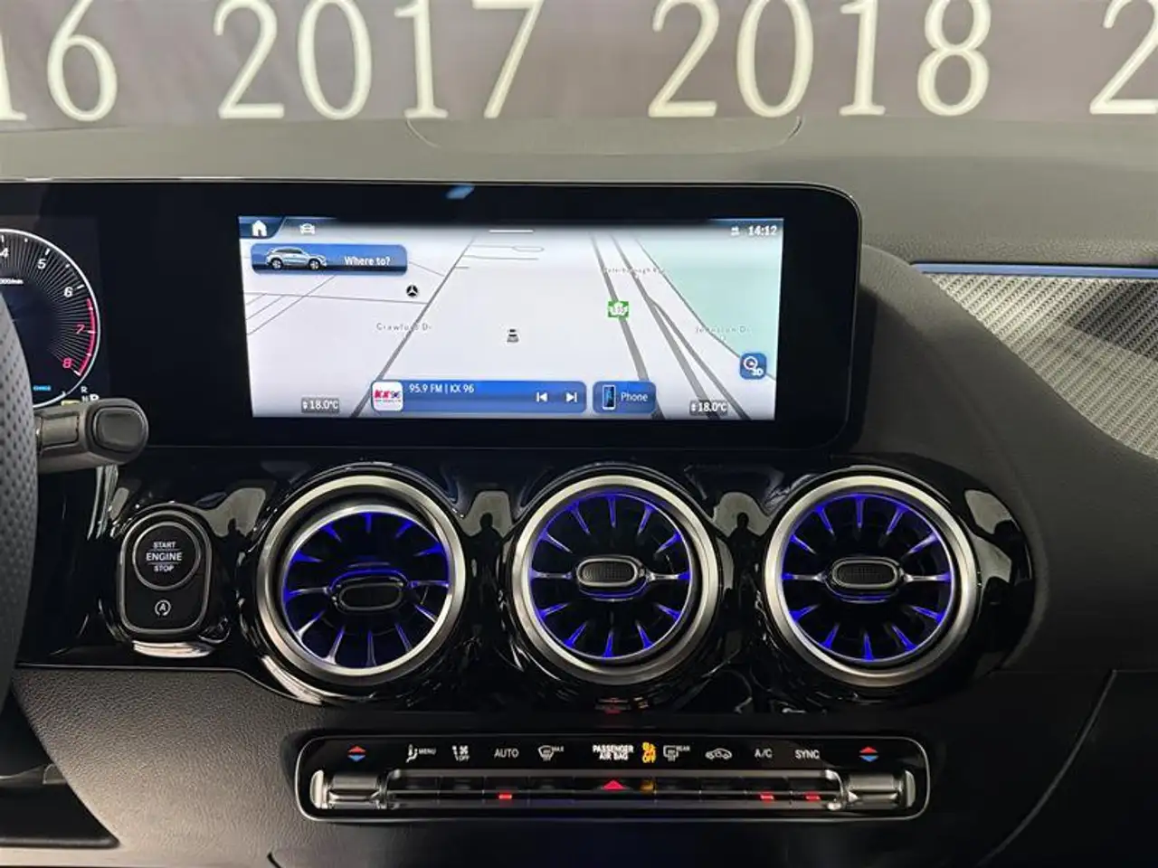 Mercedes-Benz GLA снимка Mercedes-Benz GLA