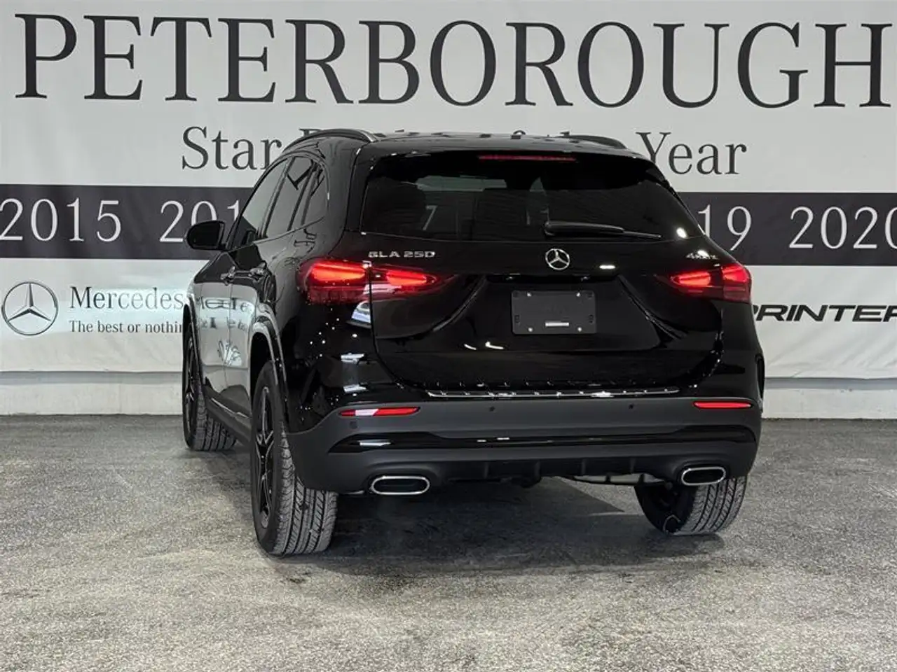 Mercedes-Benz GLA снимка Mercedes-Benz GLA