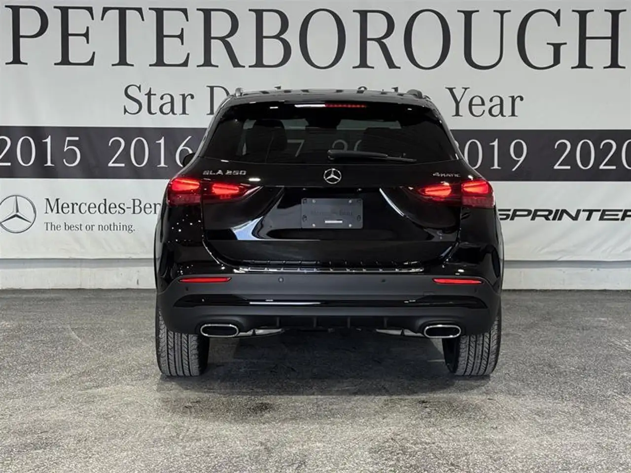 Mercedes-Benz GLA снимка Mercedes-Benz GLA