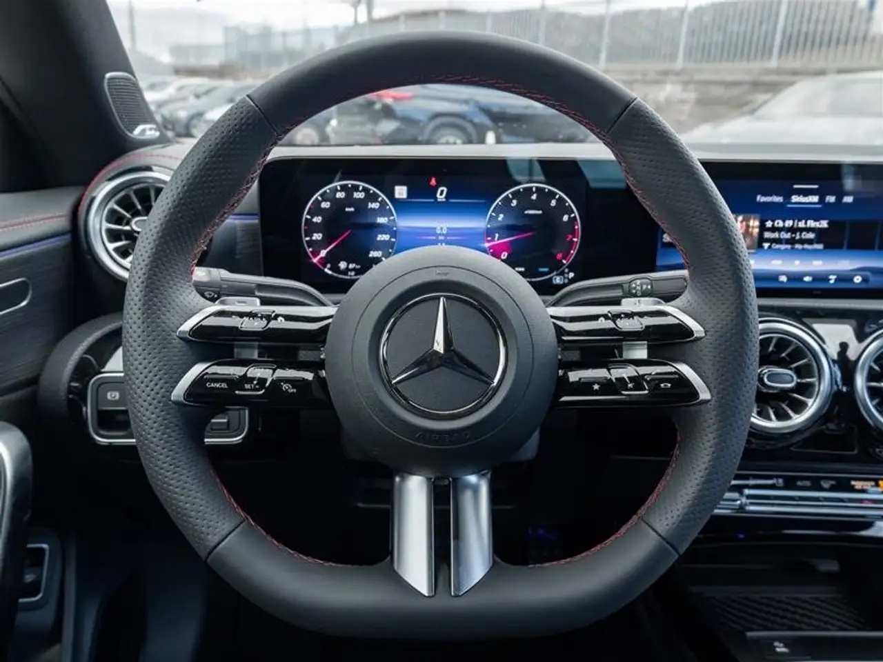 Mercedes-Benz CLA снимка Mercedes-Benz CLA