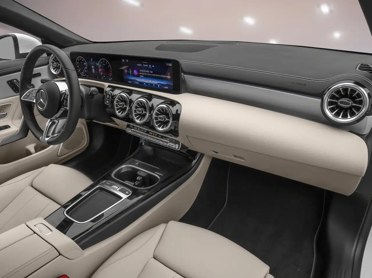 Mercedes-Benz CLA photo Mercedes-Benz CLA