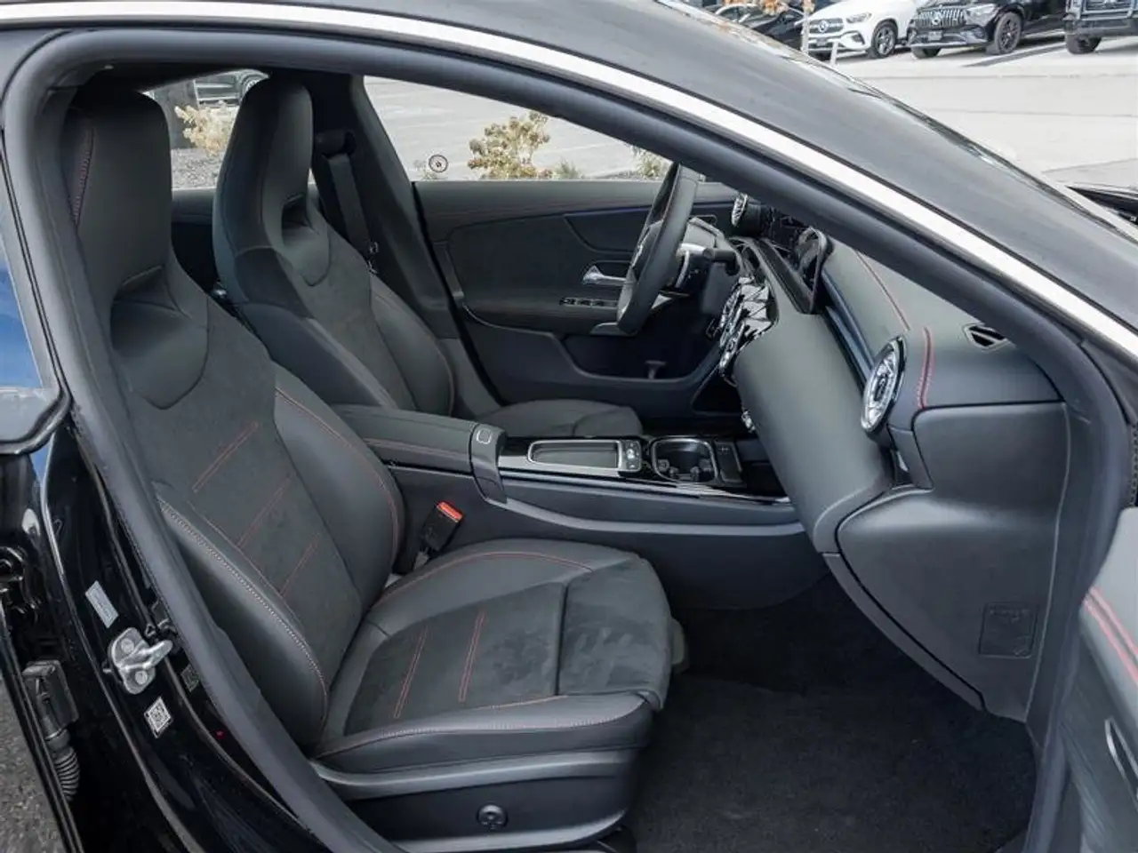 Mercedes-Benz CLA снимка Mercedes-Benz CLA