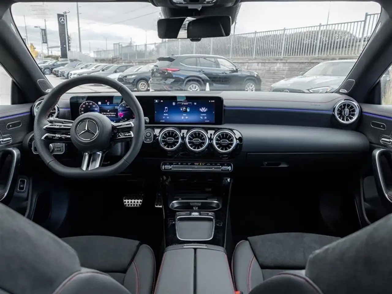 Mercedes-Benz CLA снимка Mercedes-Benz CLA