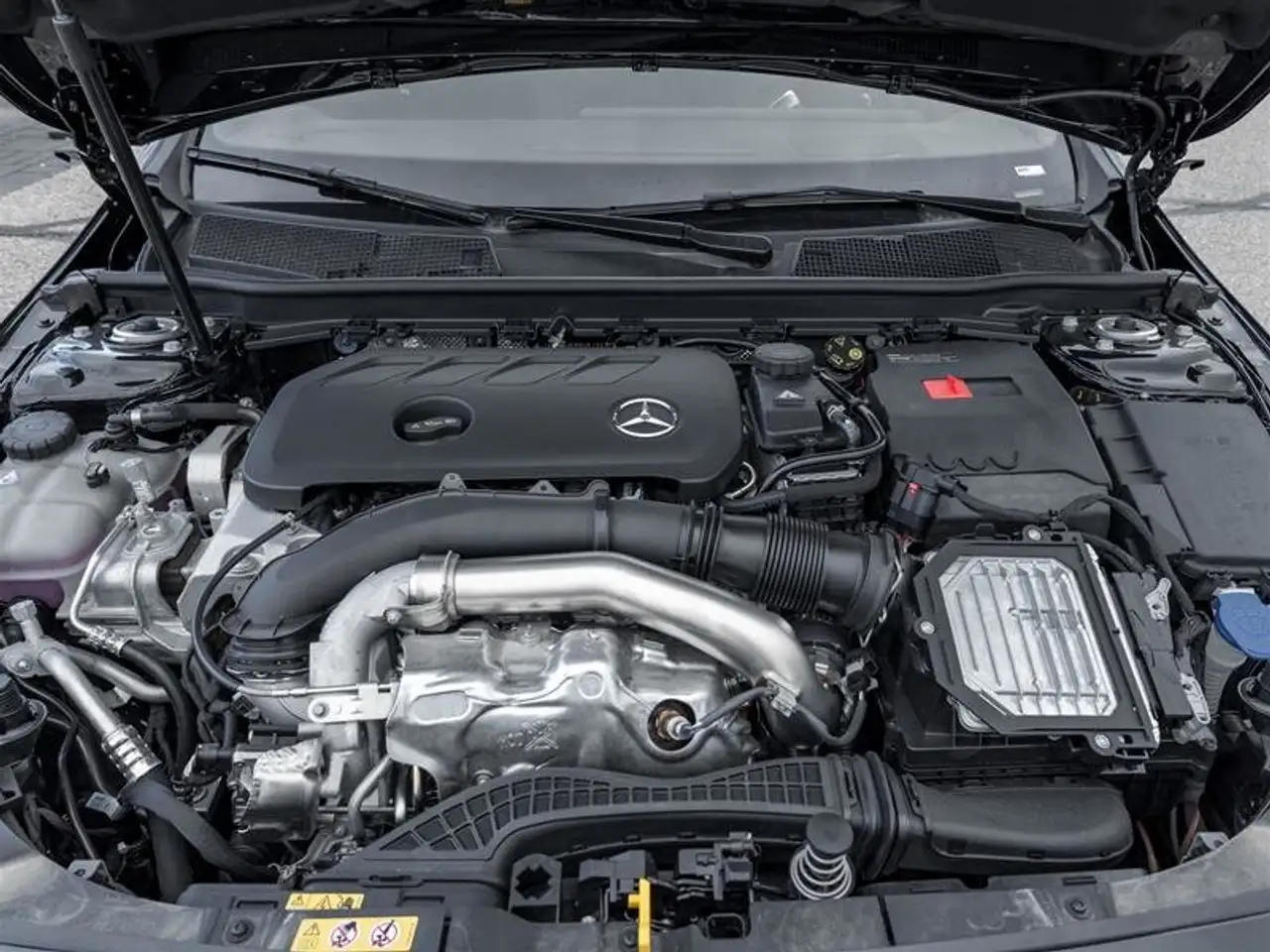 Mercedes-Benz CLA снимка Mercedes-Benz CLA