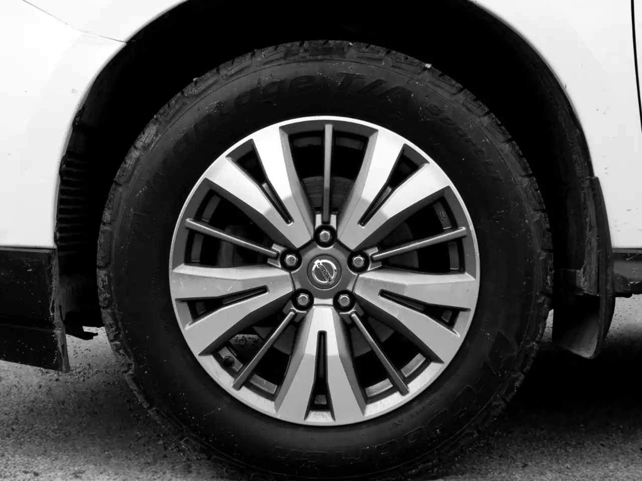 Nissan Pathfinder photo Nissan Pathfinder