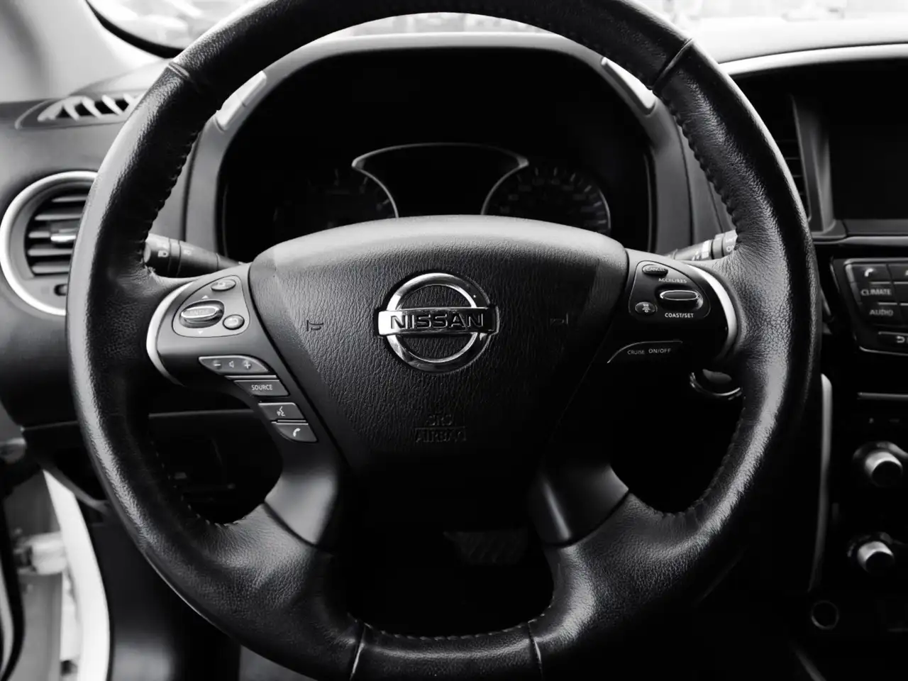 Nissan Pathfinder photo Nissan Pathfinder