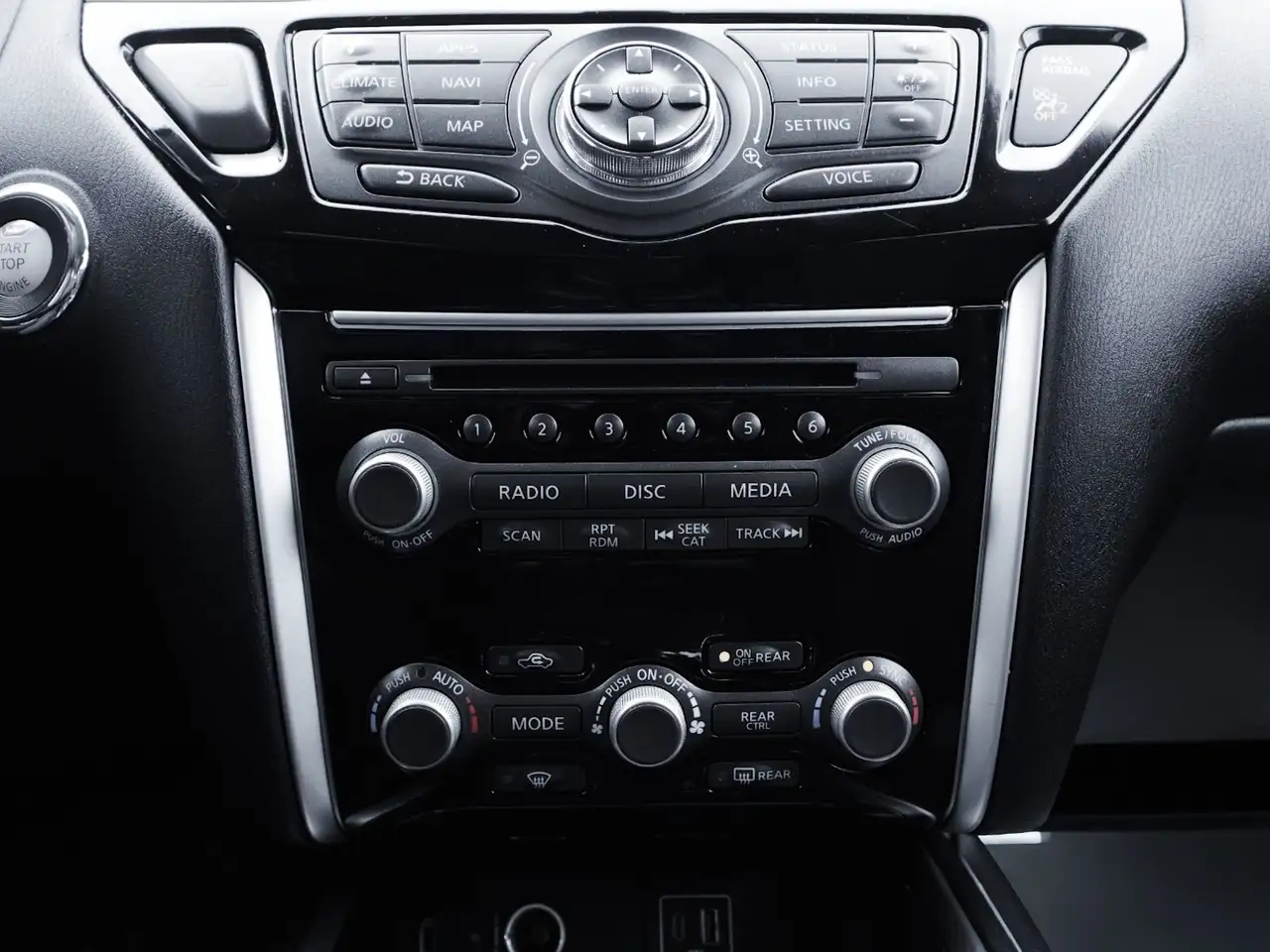 Nissan Pathfinder photo Nissan Pathfinder