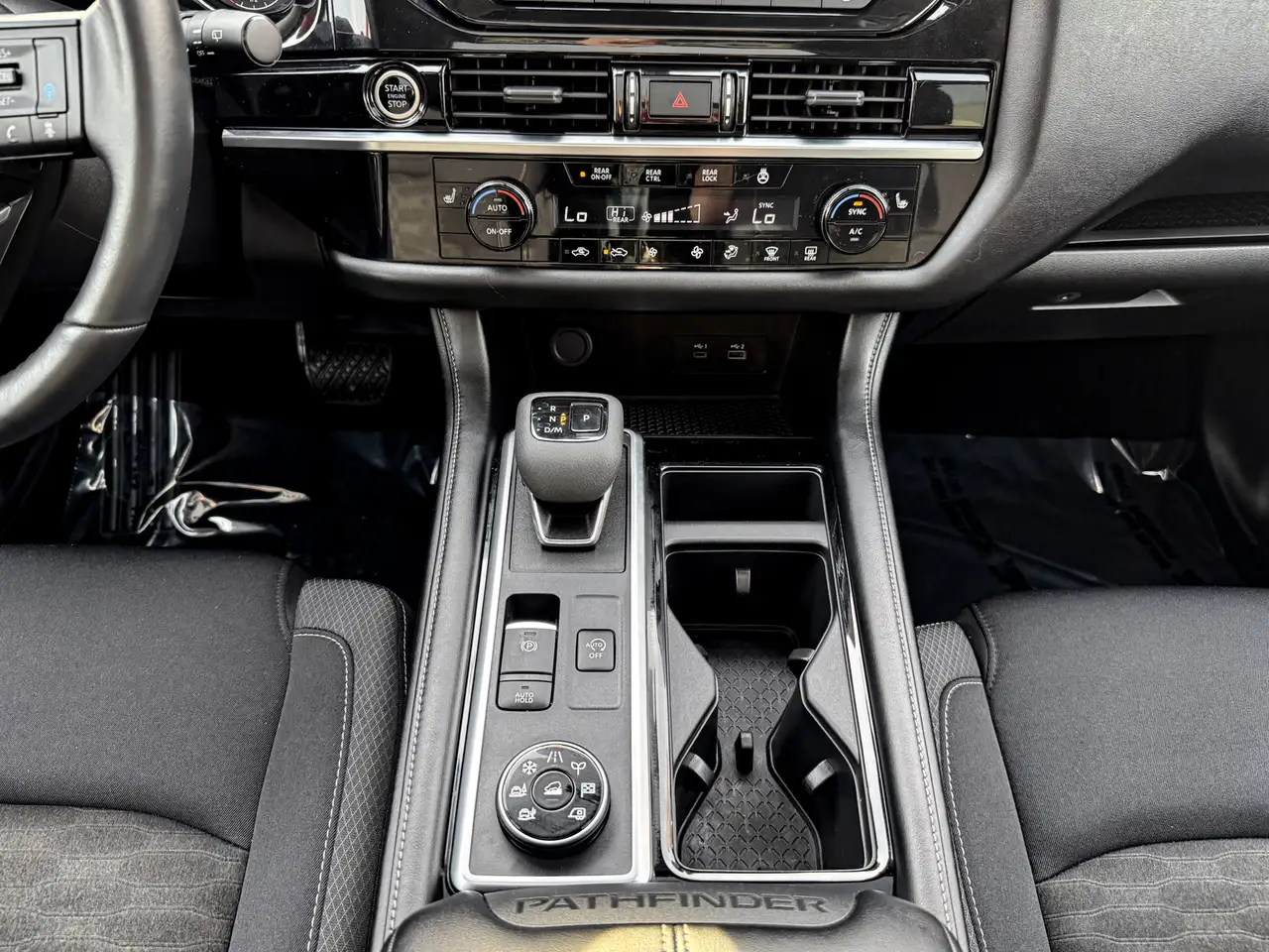 Nissan Pathfinder fotografie Nissan Pathfinder