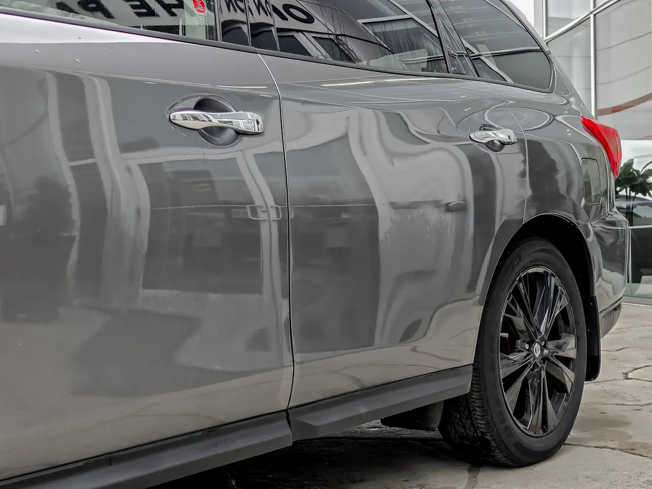 Nissan Pathfinder снимка Nissan Pathfinder