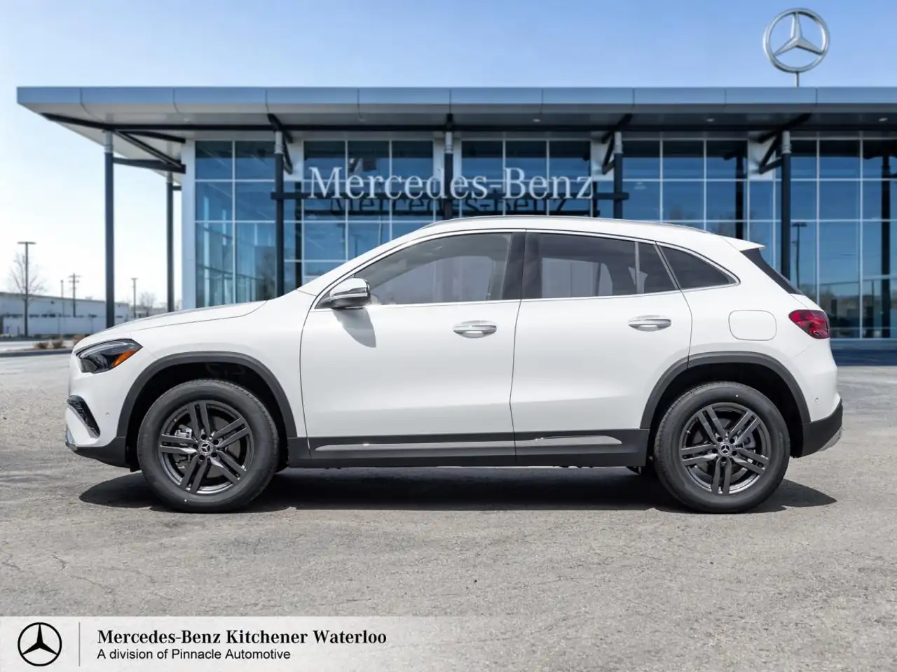 Mercedes-Benz GLA снимка Mercedes-Benz GLA