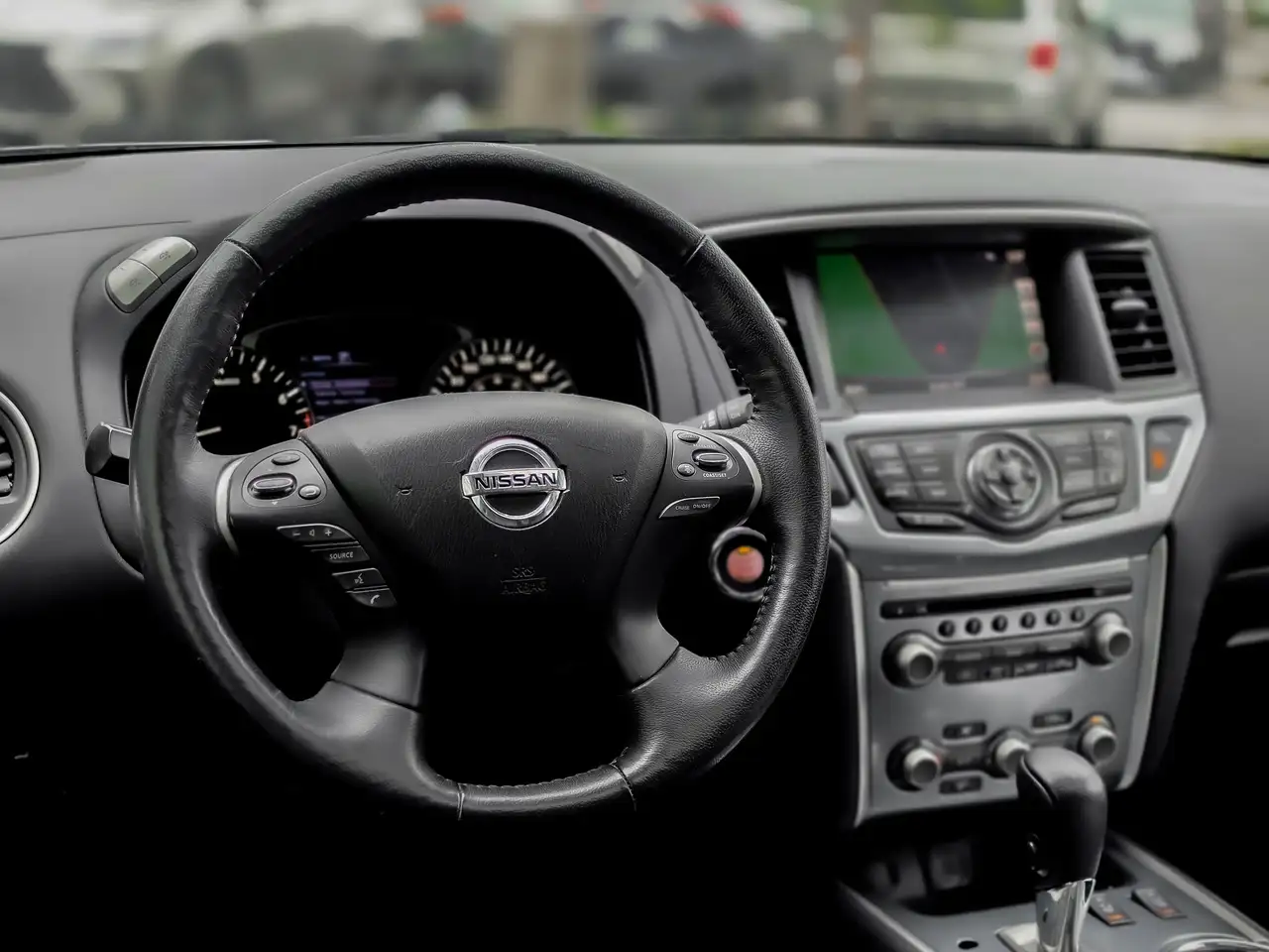 Nissan Pathfinder снимка Nissan Pathfinder