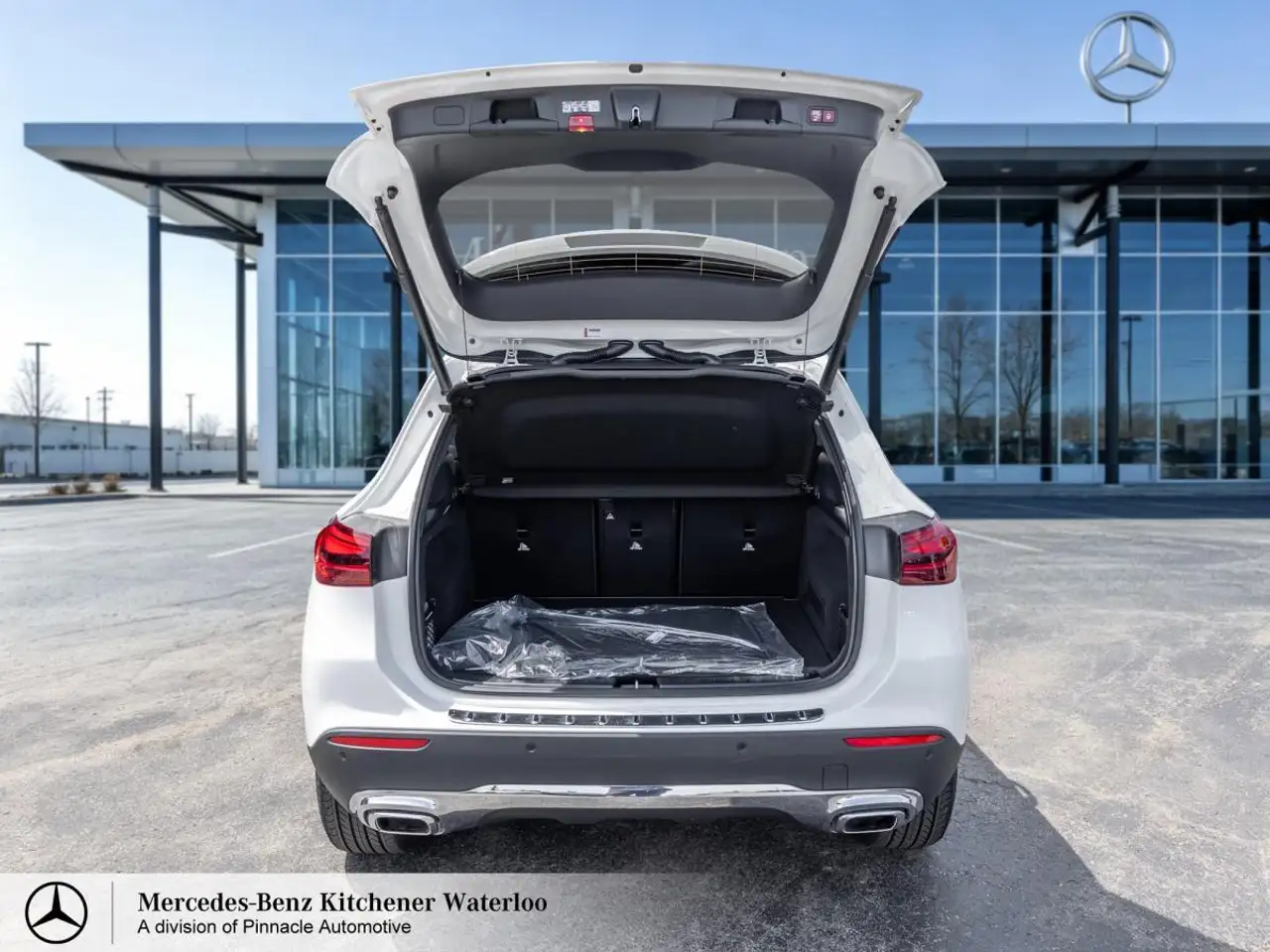 Mercedes-Benz GLA снимка Mercedes-Benz GLA