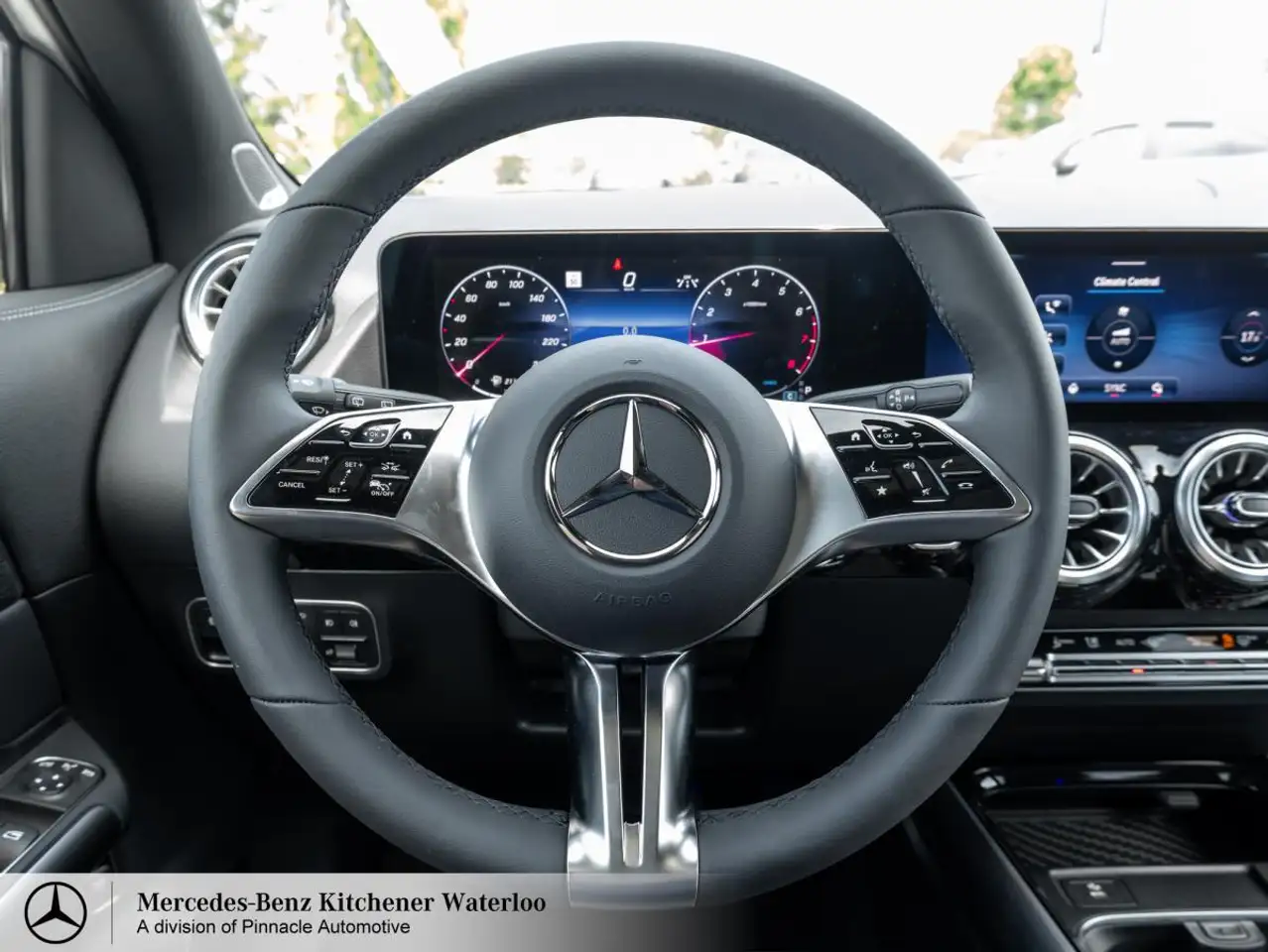 Mercedes-Benz GLA снимка Mercedes-Benz GLA