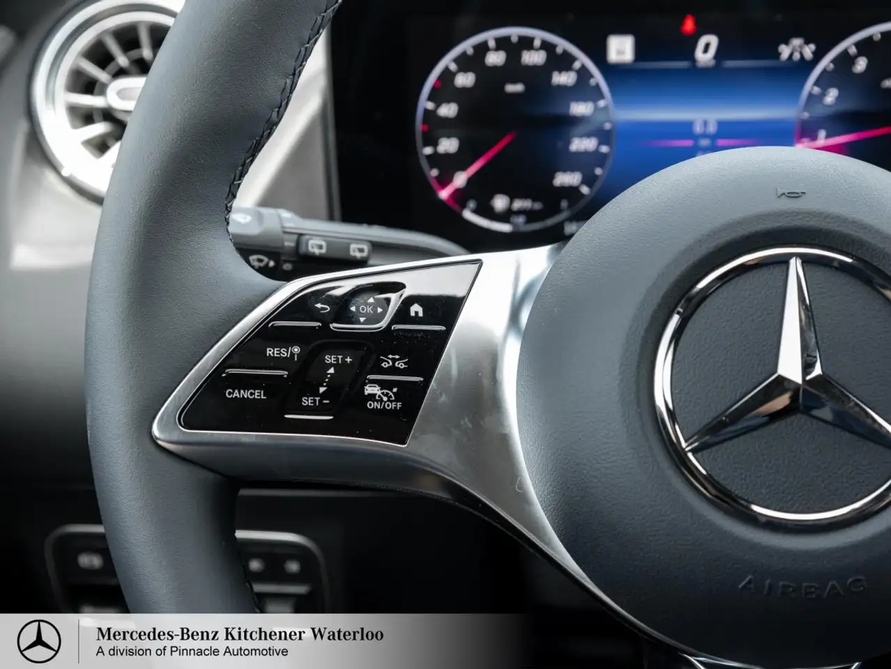 Mercedes-Benz GLA снимка Mercedes-Benz GLA