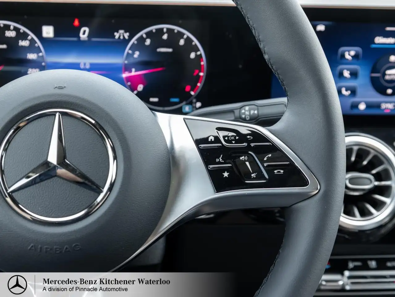 Mercedes-Benz GLA снимка Mercedes-Benz GLA