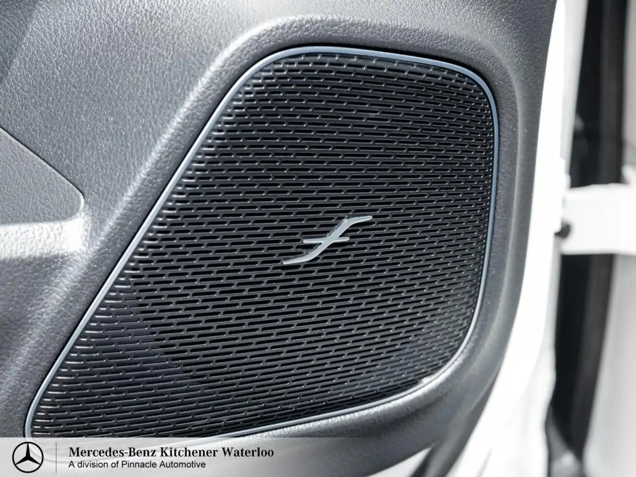 Mercedes-Benz GLA снимка Mercedes-Benz GLA