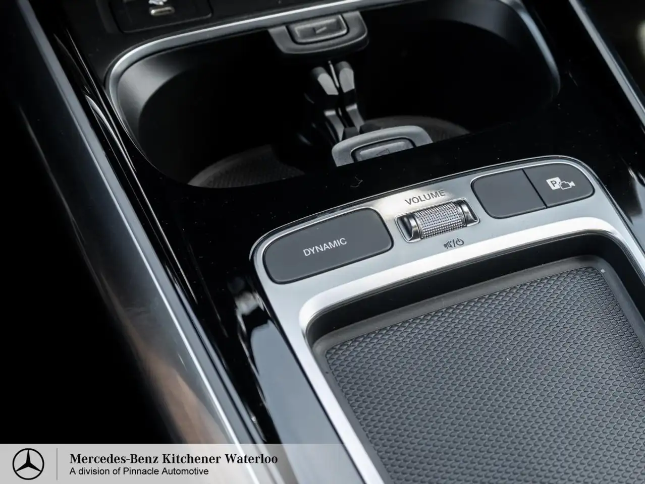 Mercedes-Benz GLA снимка Mercedes-Benz GLA