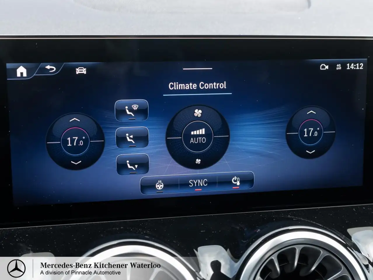 Mercedes-Benz GLA снимка Mercedes-Benz GLA