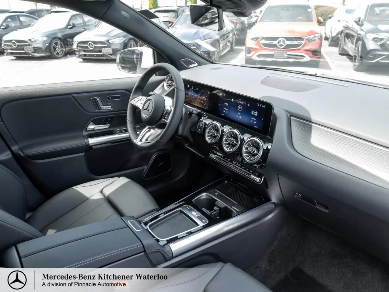 Mercedes-Benz GLA снимка Mercedes-Benz GLA