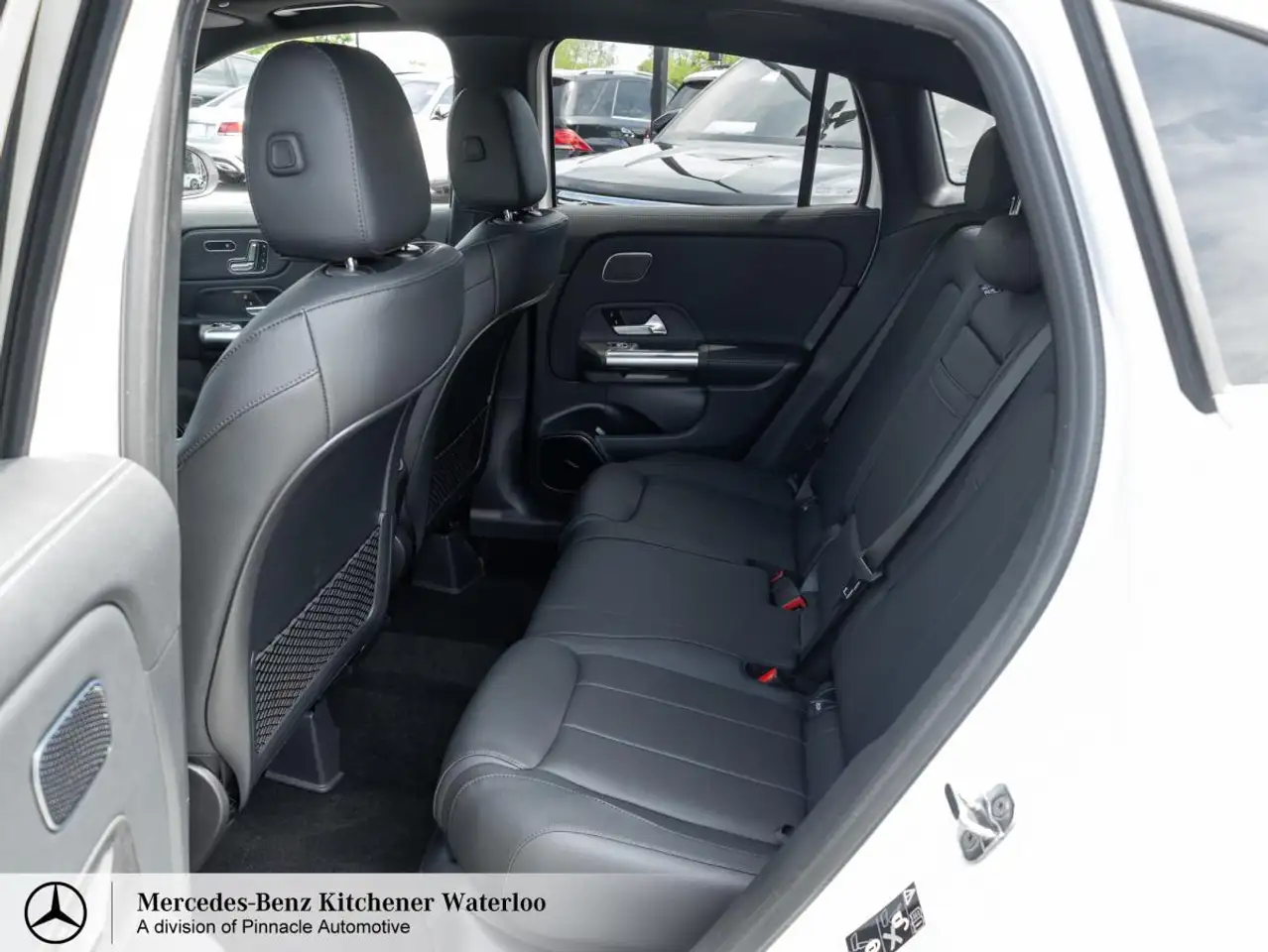 Mercedes-Benz GLA снимка Mercedes-Benz GLA