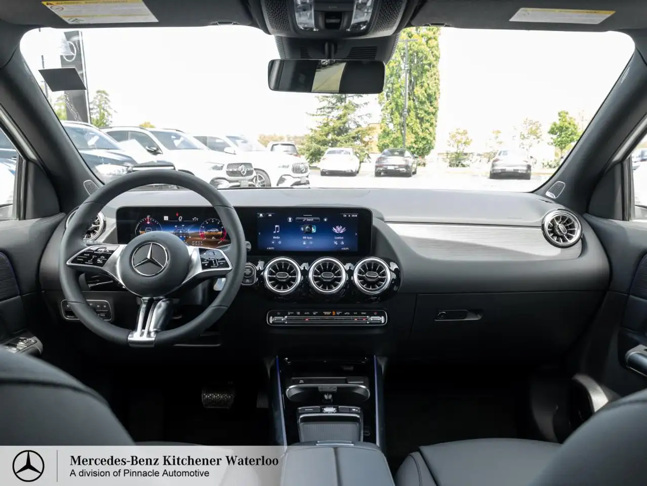 Mercedes-Benz GLA снимка Mercedes-Benz GLA