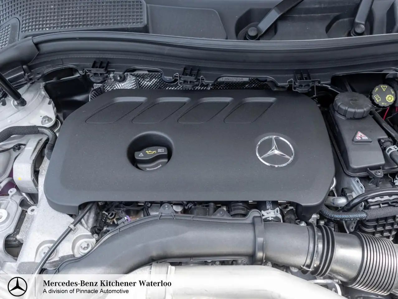 Mercedes-Benz GLA снимка Mercedes-Benz GLA