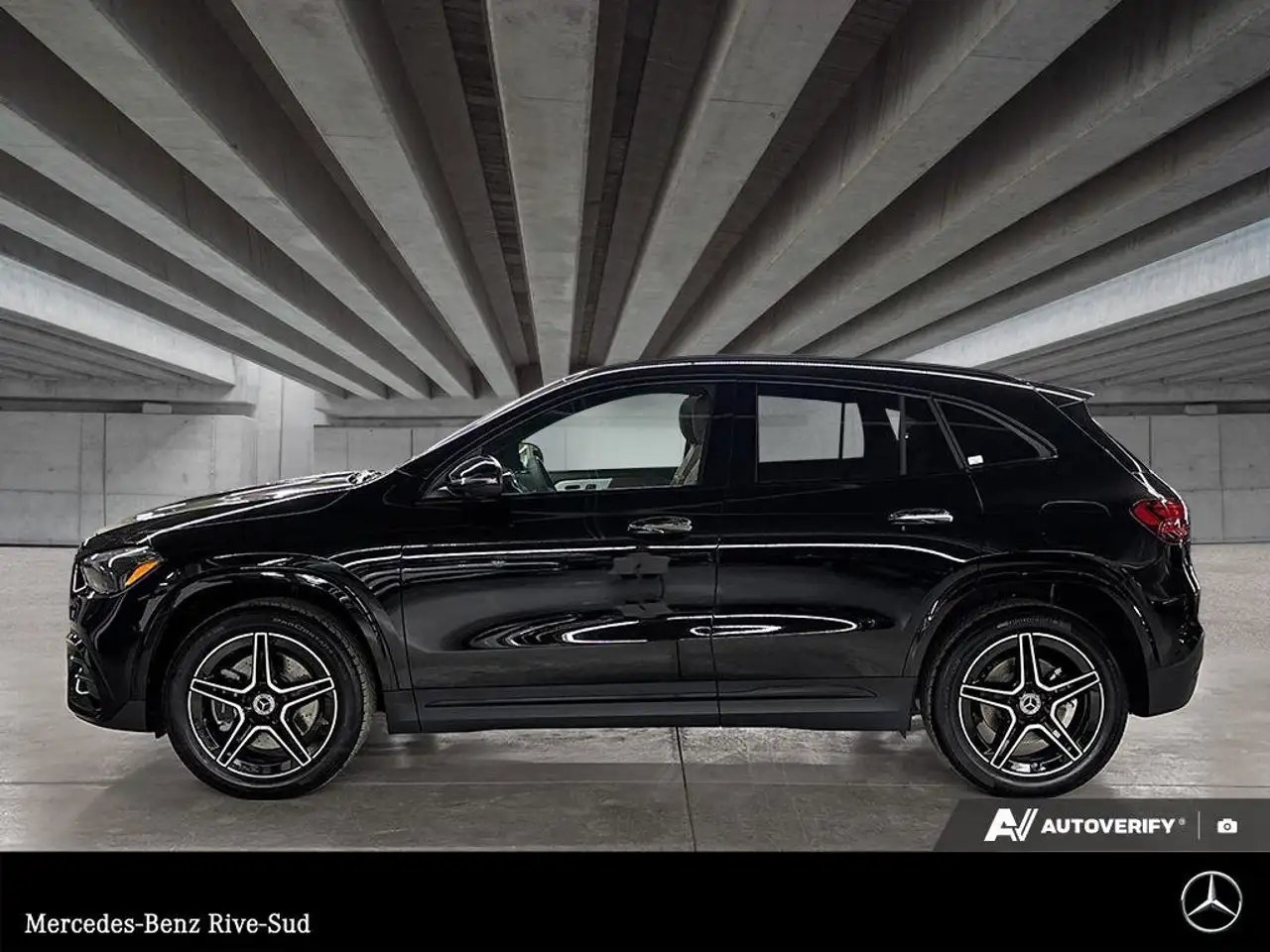Mercedes-Benz GLA снимка Mercedes-Benz GLA
