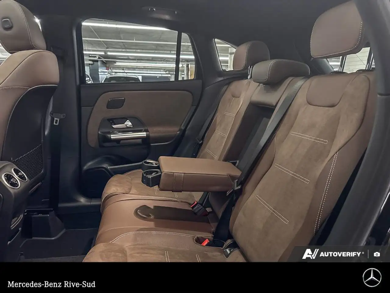 Mercedes-Benz GLA снимка Mercedes-Benz GLA