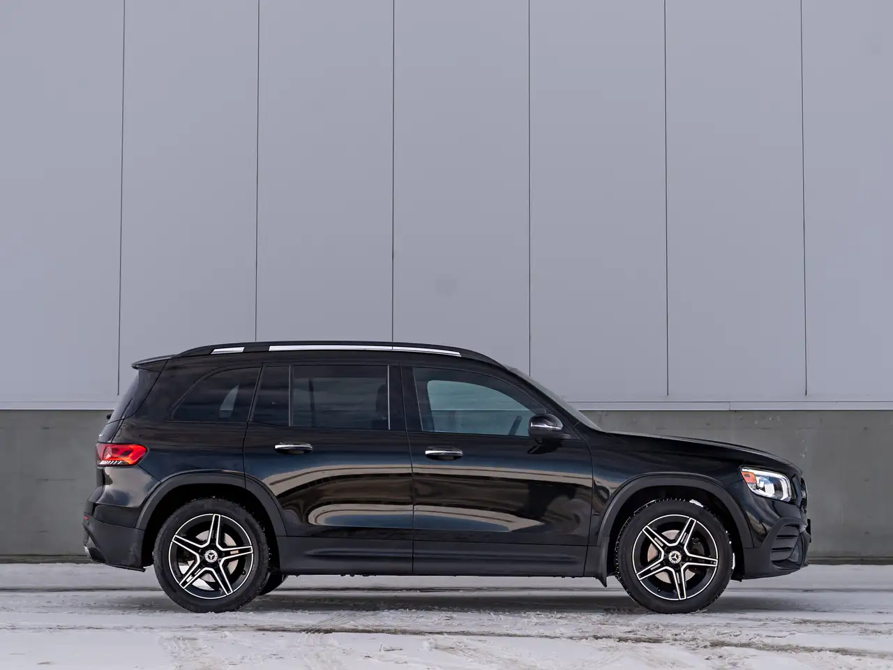 Mercedes-Benz GLB снимка Mercedes-Benz GLB
