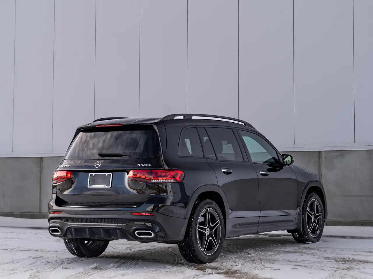Mercedes-Benz GLB снимка Mercedes-Benz GLB