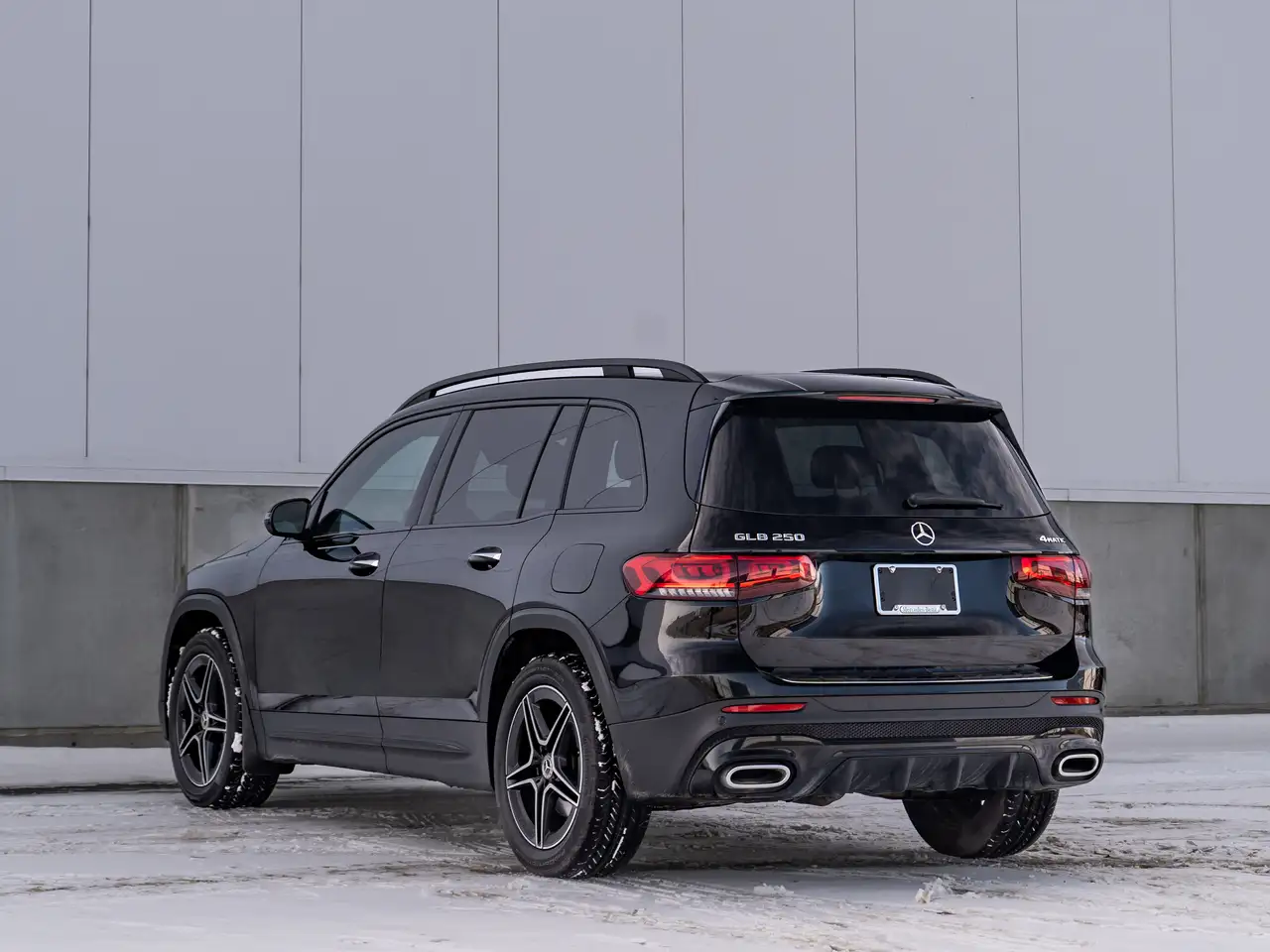 Mercedes-Benz GLB снимка Mercedes-Benz GLB