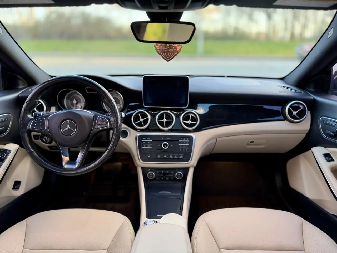 Mercedes-Benz CLA снимка Mercedes-Benz CLA
