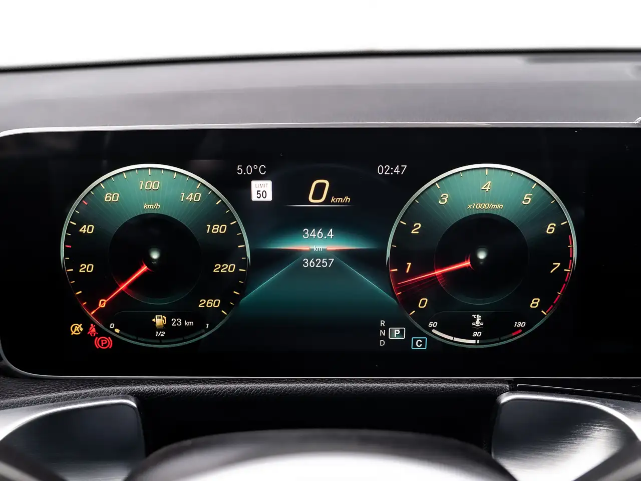 Mercedes-Benz GLB снимка Mercedes-Benz GLB