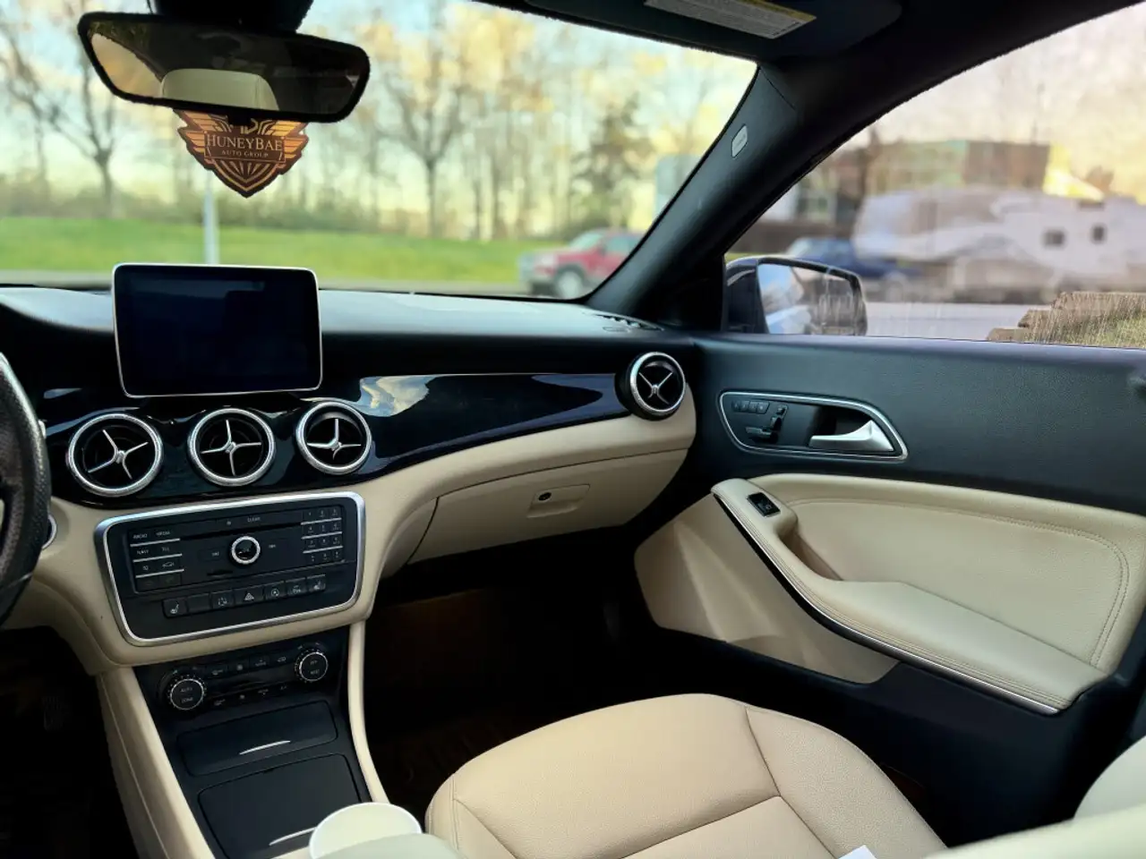 Mercedes-Benz CLA снимка Mercedes-Benz CLA