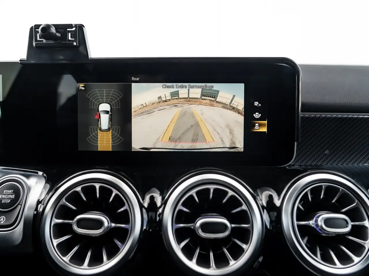 Mercedes-Benz GLB снимка Mercedes-Benz GLB
