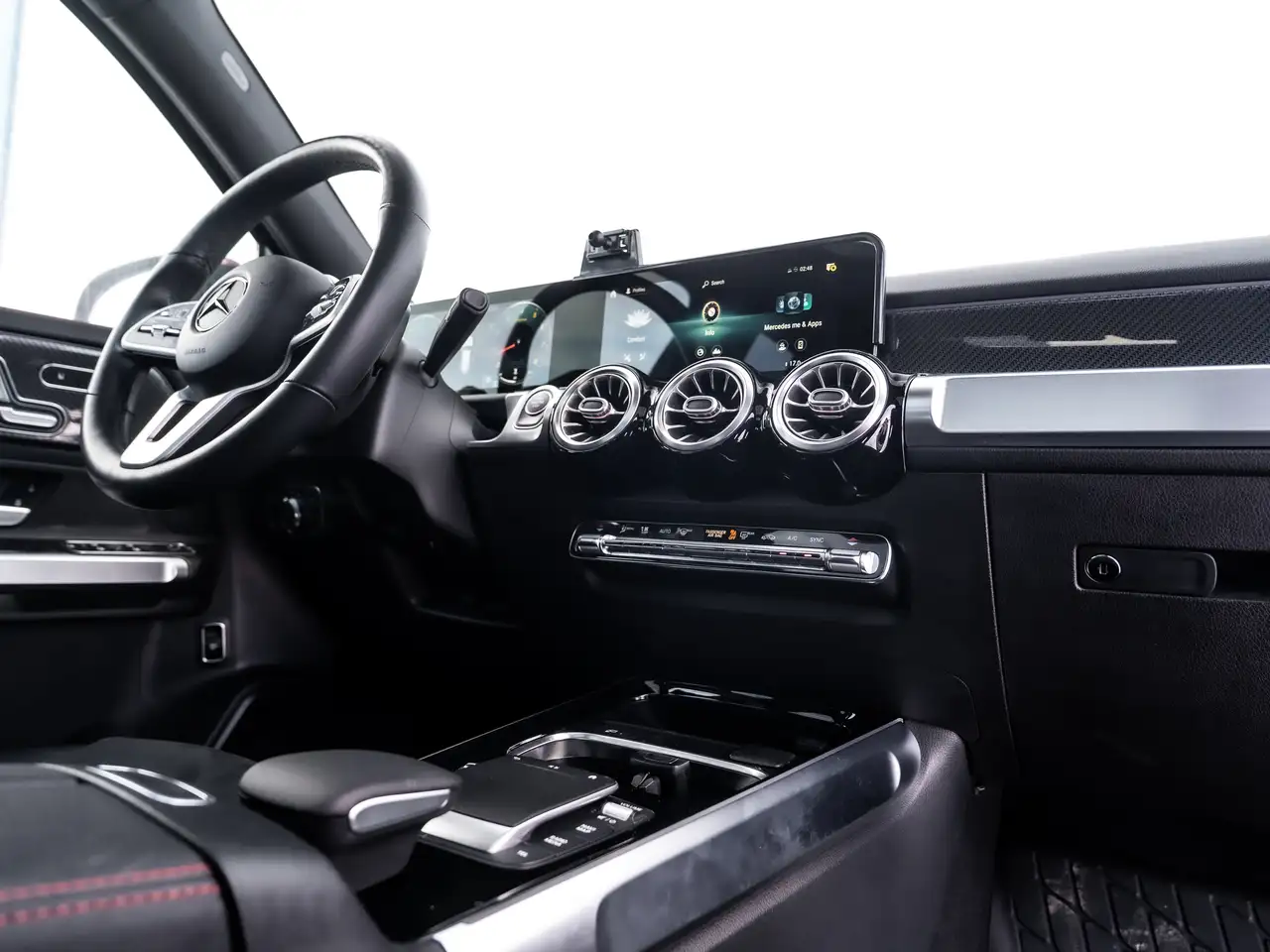 Mercedes-Benz GLB снимка Mercedes-Benz GLB