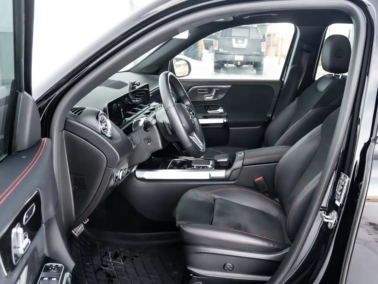 Mercedes-Benz GLB снимка Mercedes-Benz GLB