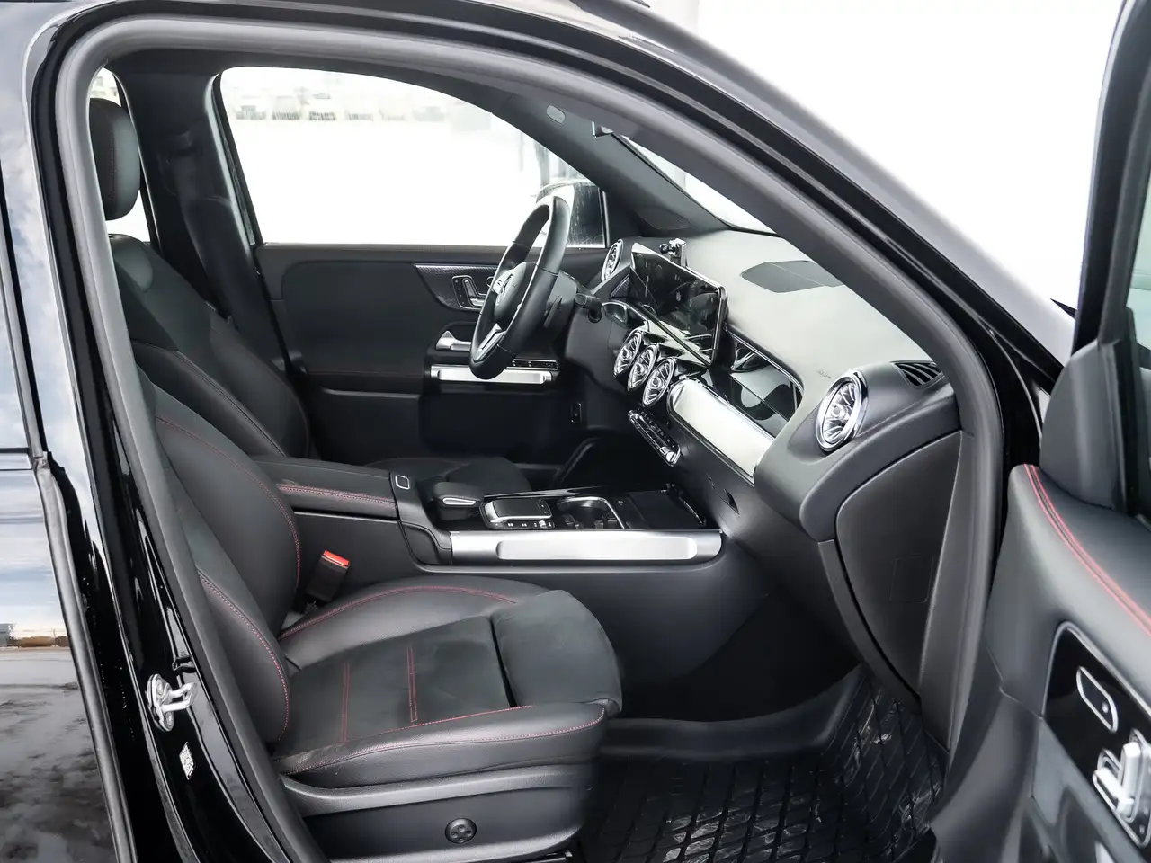 Mercedes-Benz GLB снимка Mercedes-Benz GLB