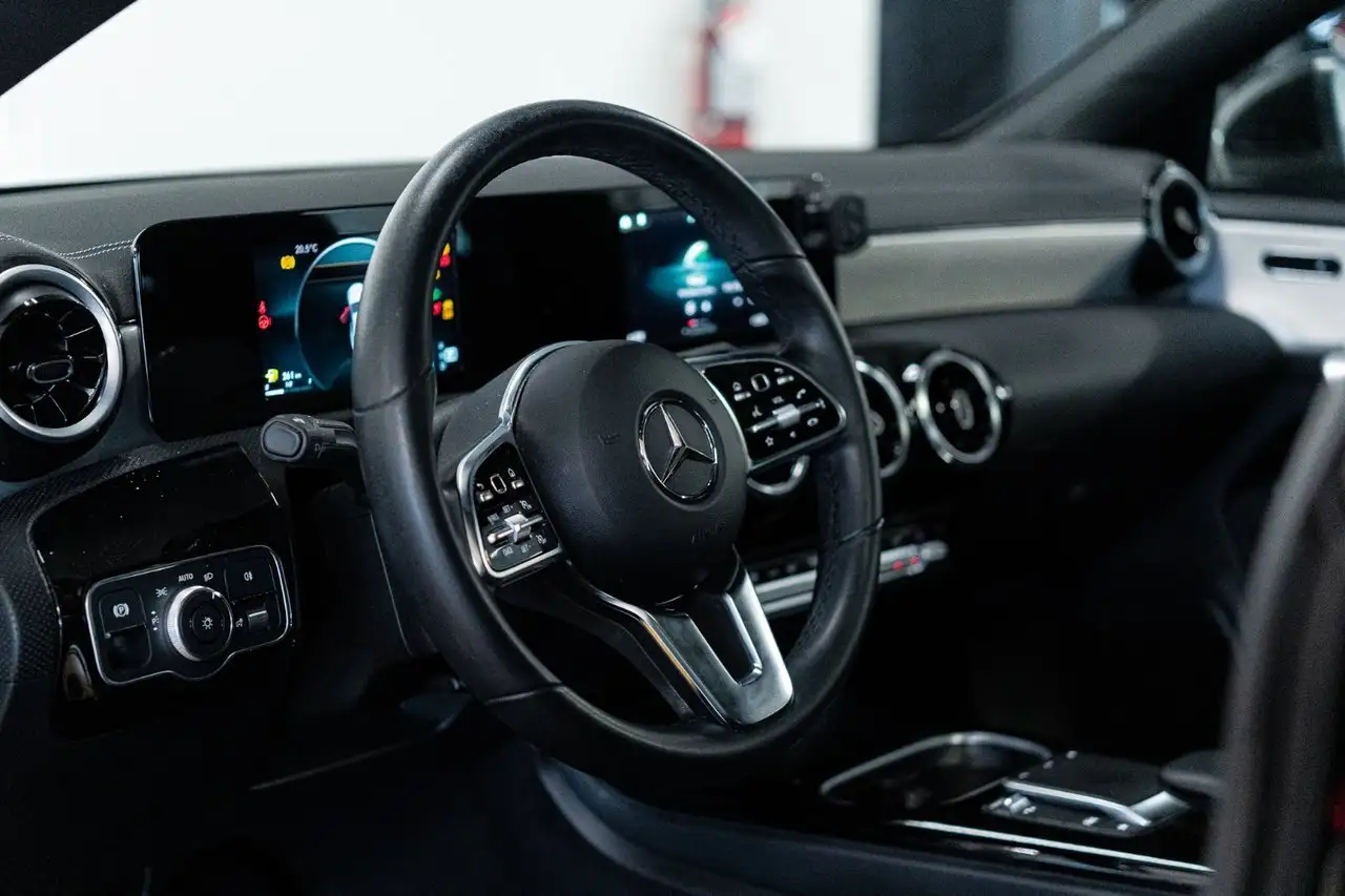 Mercedes-Benz CLA снимка Mercedes-Benz CLA