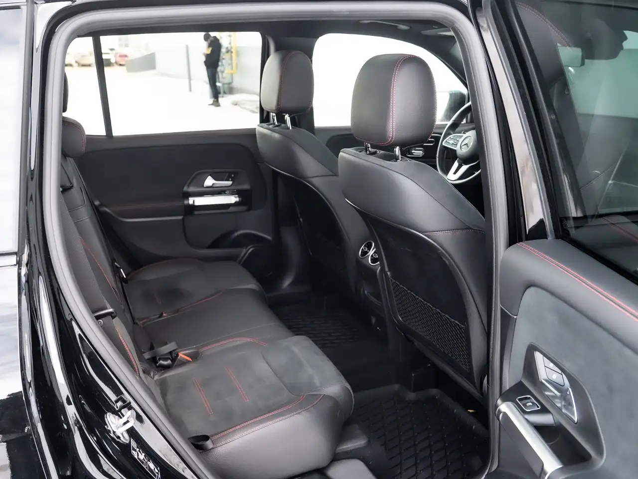 Mercedes-Benz GLB снимка Mercedes-Benz GLB