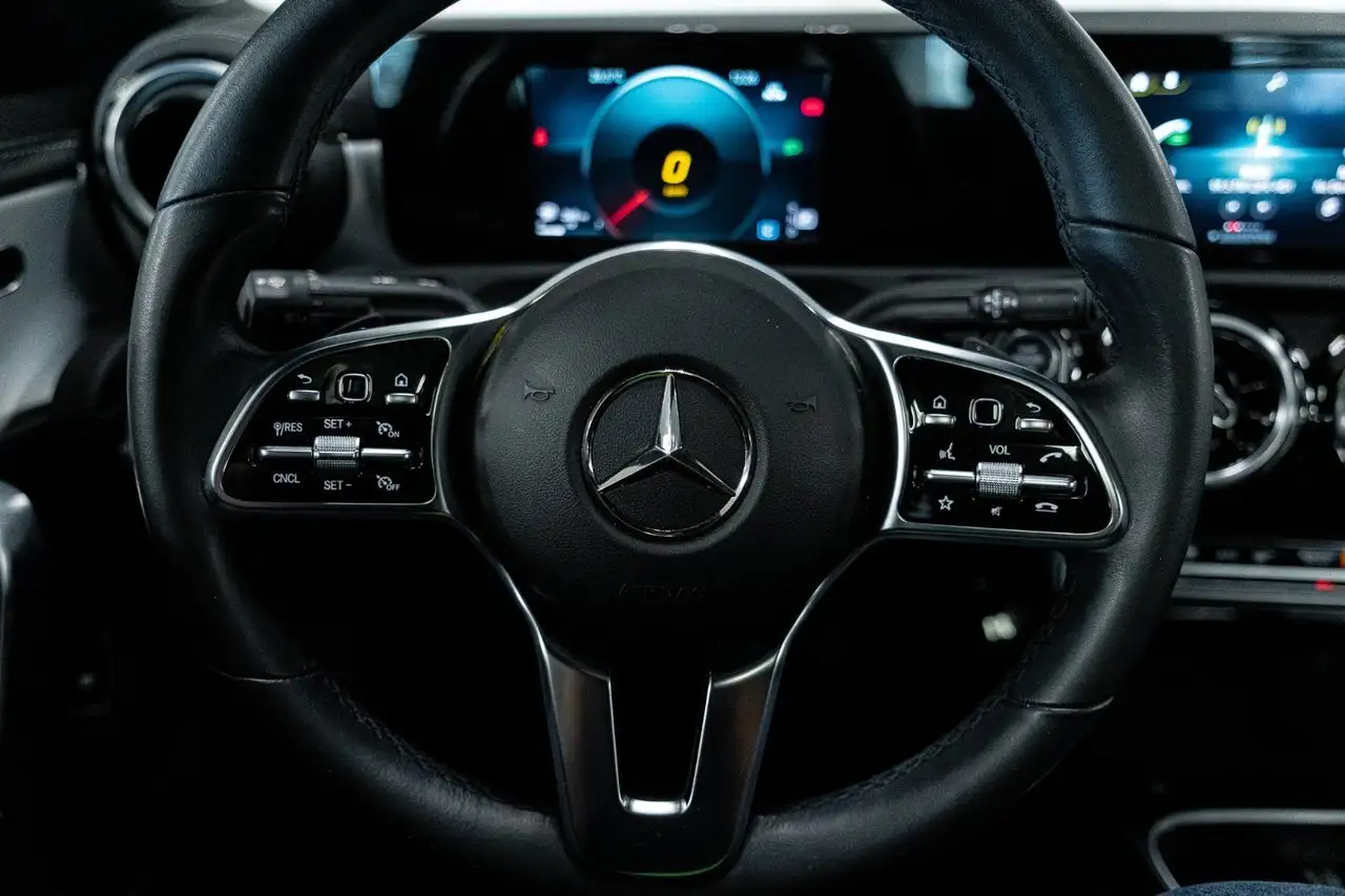 Mercedes-Benz CLA снимка Mercedes-Benz CLA
