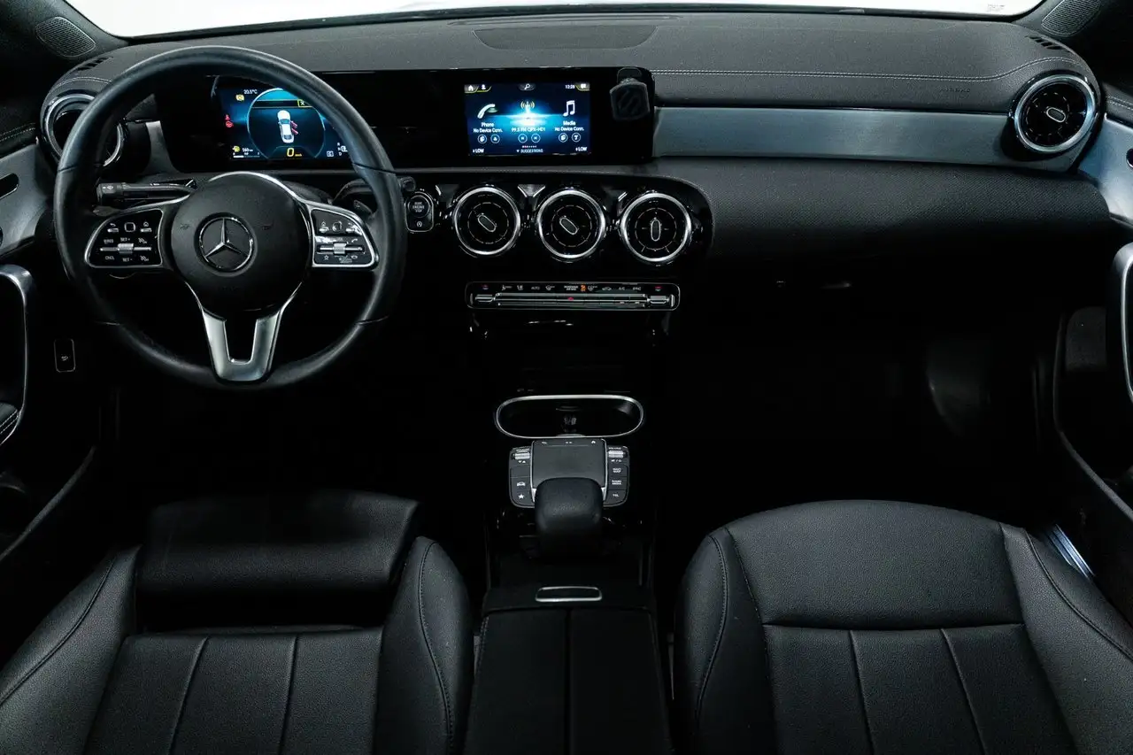 Mercedes-Benz CLA снимка Mercedes-Benz CLA