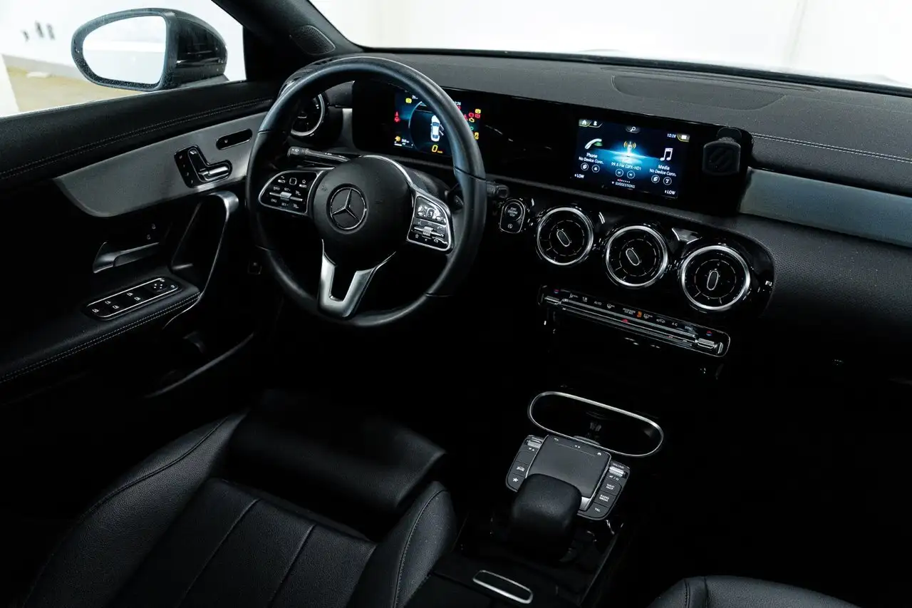 Mercedes-Benz CLA снимка Mercedes-Benz CLA