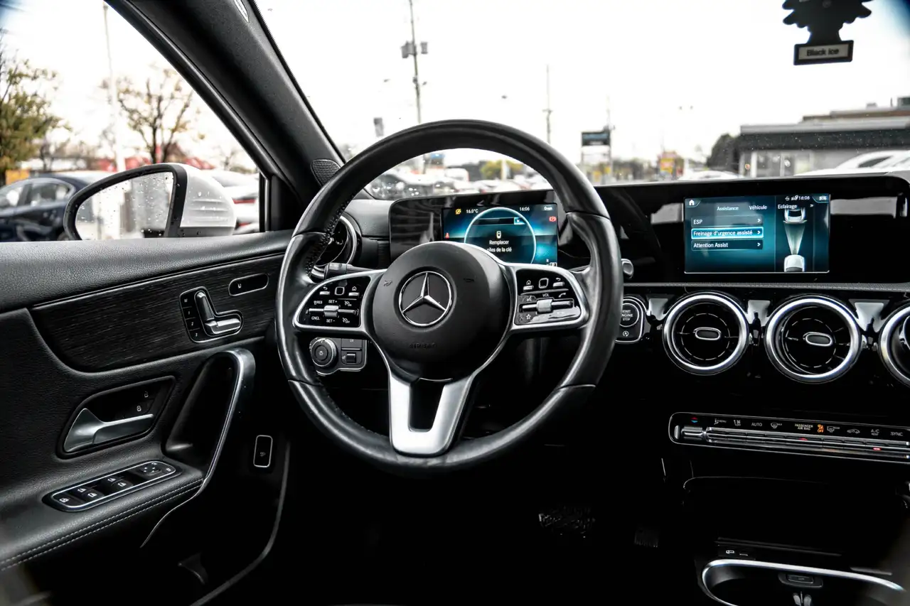 Mercedes-Benz A-Class снимка Mercedes-Benz A-Class