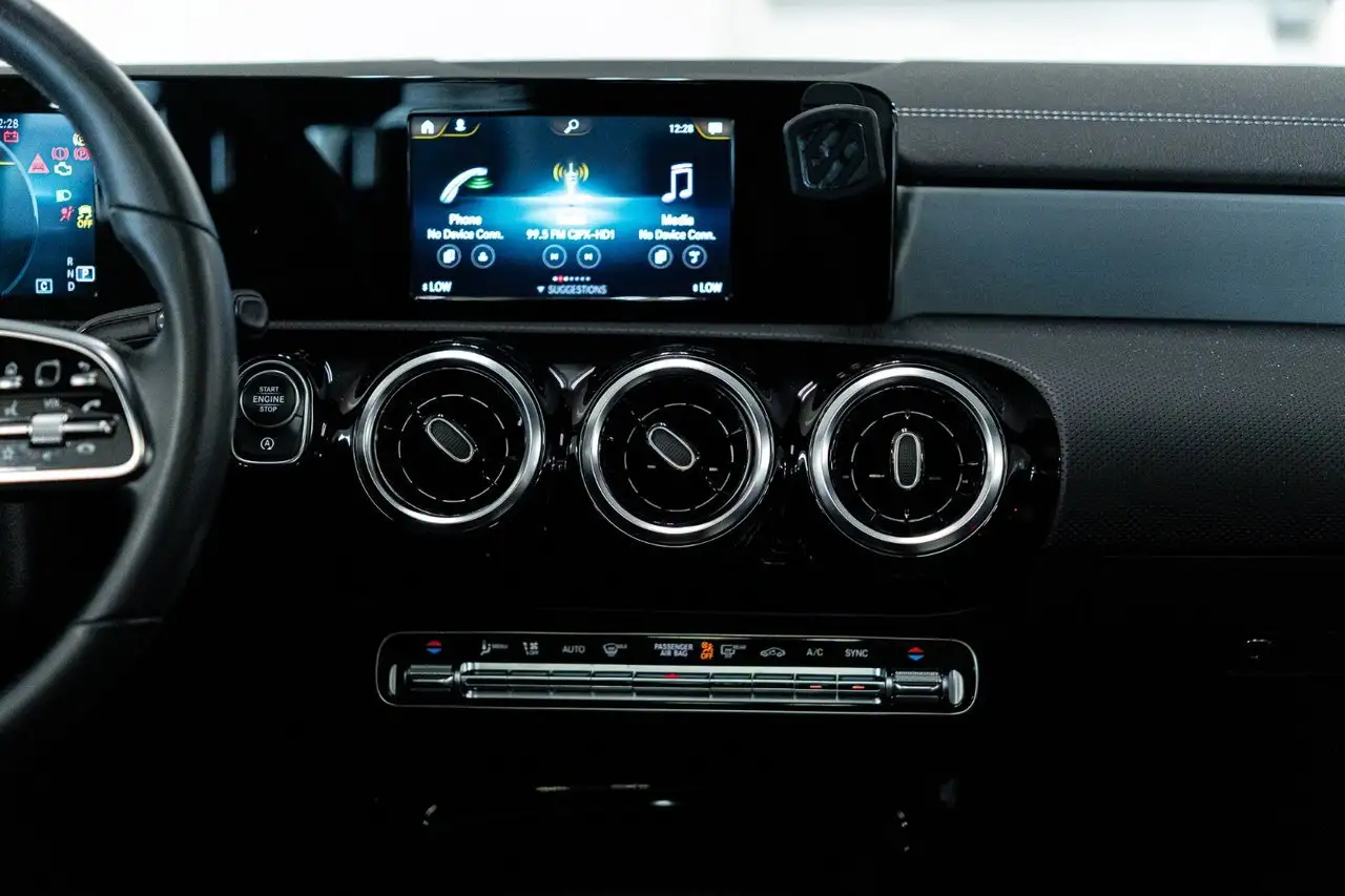 Mercedes-Benz CLA снимка Mercedes-Benz CLA