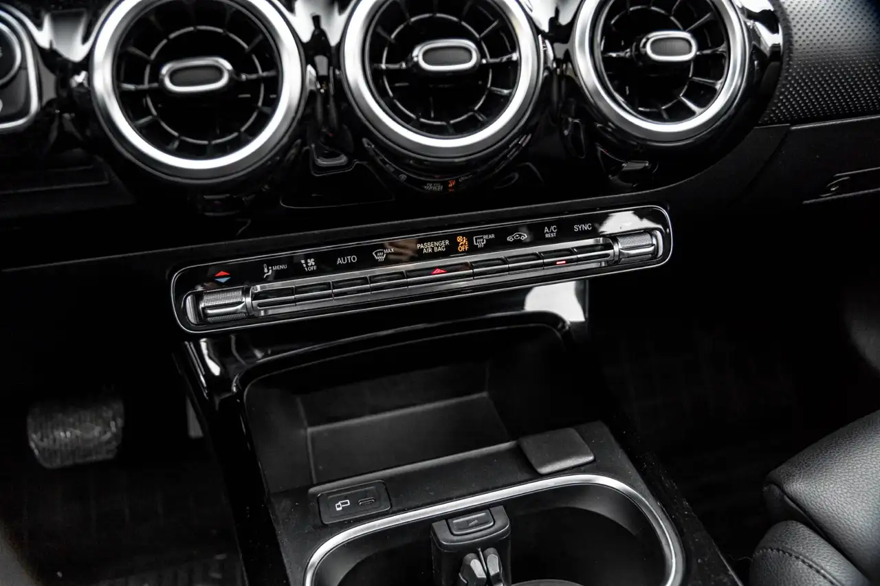 Mercedes-Benz A-Class снимка Mercedes-Benz A-Class