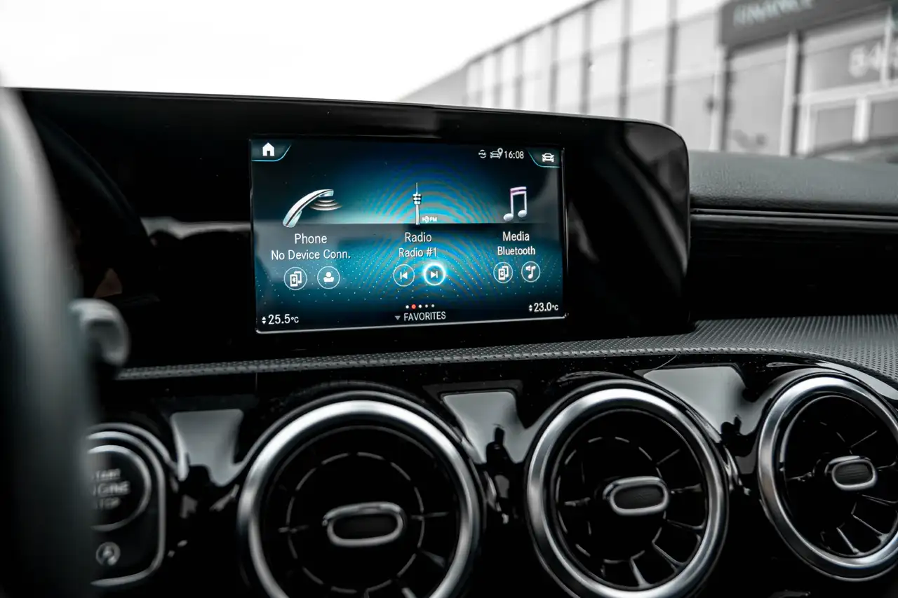 Mercedes-Benz A-Class снимка Mercedes-Benz A-Class