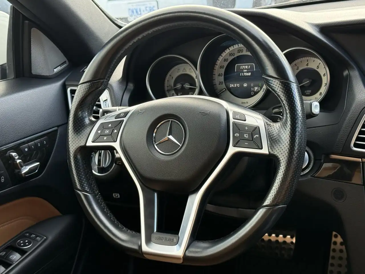 Mercedes-Benz E-Class fotografie Mercedes-Benz E-Class