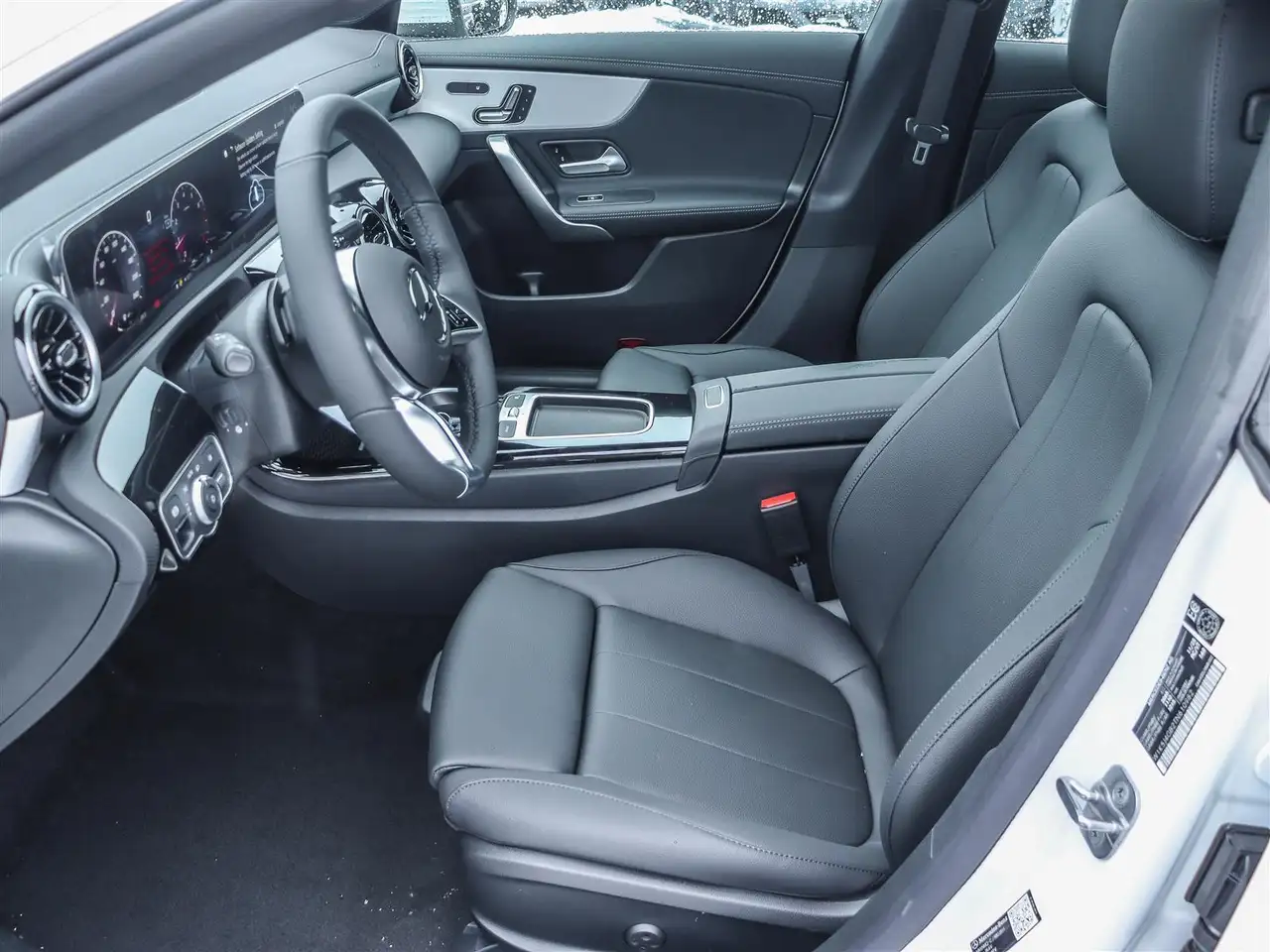 Mercedes-Benz CLA снимка Mercedes-Benz CLA