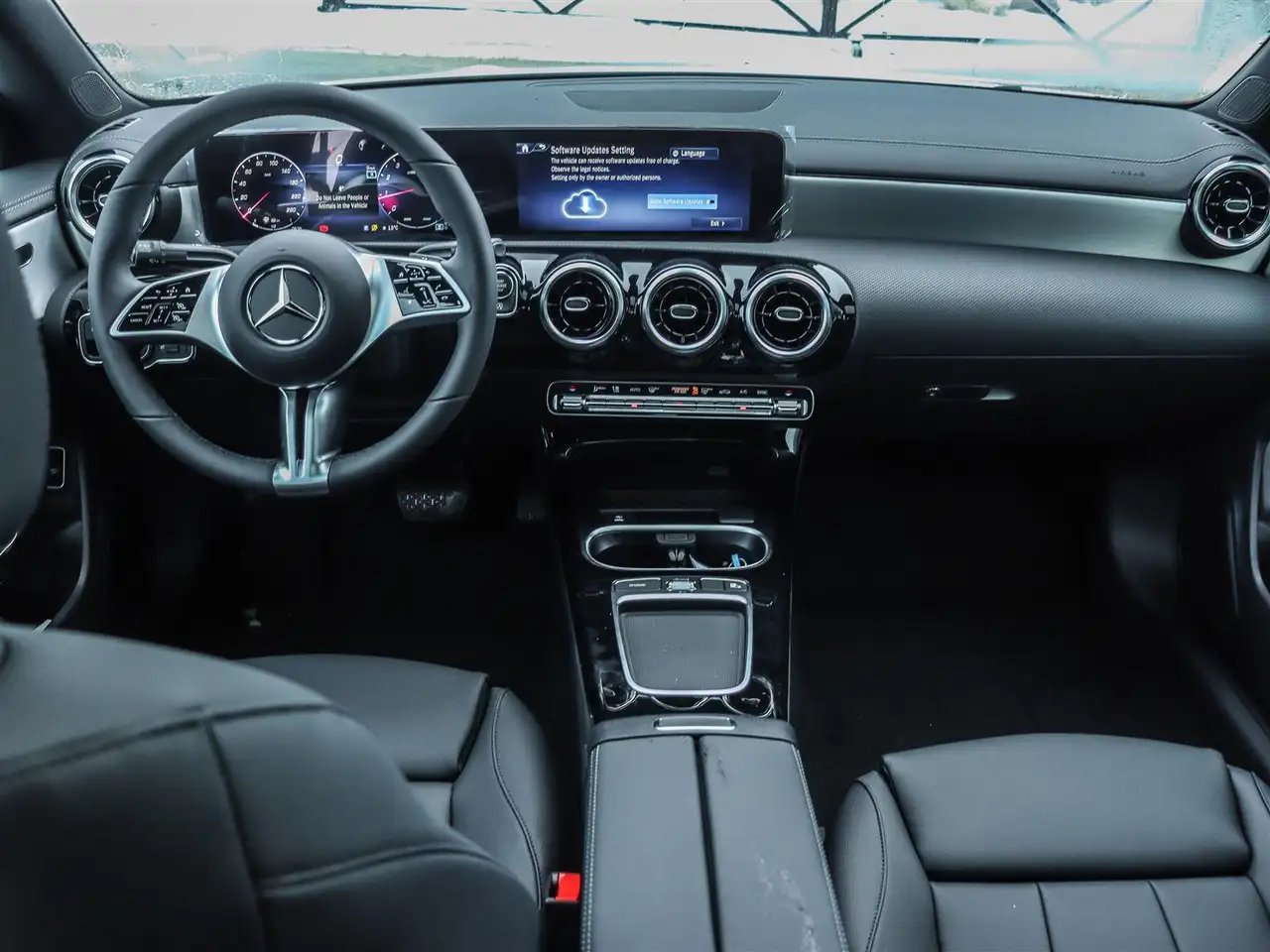 Mercedes-Benz CLA снимка Mercedes-Benz CLA